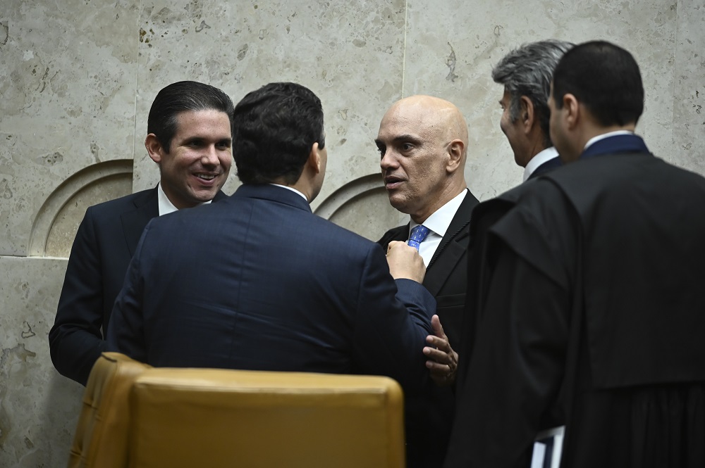 Moraes vai relatar ação de Motta contra decisão que manteve tramitação de processo contra Ramagem e Bolsonaro