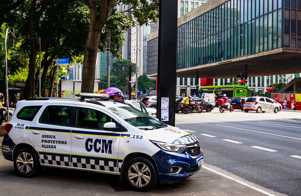 Tarcísio assina convênio para GCMs da capital atuarem na fiscalização de trânsito; guarda vai receber dinheiro de multas aplicadas