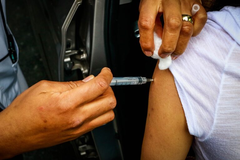 Gripe segue em alta e é a principal causa de morte por síndrome respiratória entre idosos