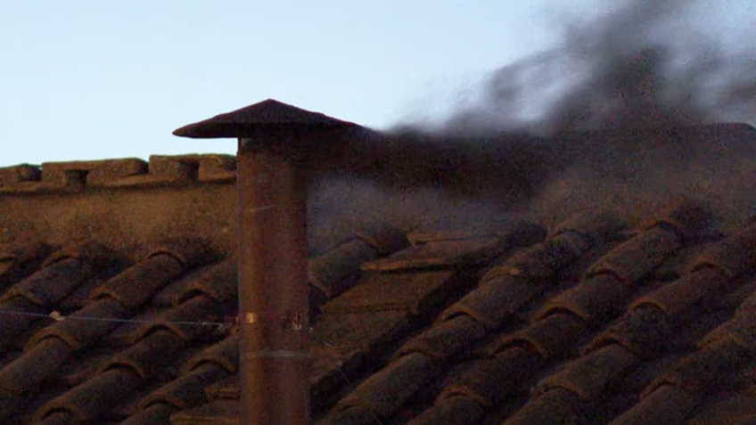 Vaticano tem fumaça preta e fica sem papa na 3ª votação