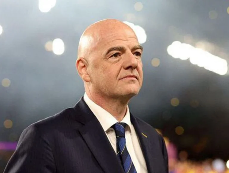 Presidente da FIFA se atrasa em congresso e gera tensão com dirigentes europeus