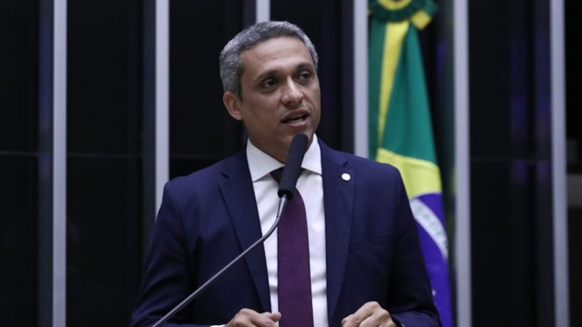 PGR pede que STF aceite queixa-crime de Gleisi contra Gayer