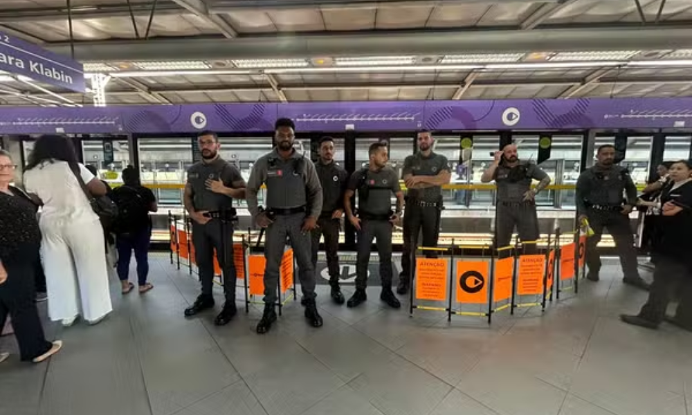 Vão entre trem e a porta da plataforma da ViaMobilidade não tem sensor para detectar presença de passageiros