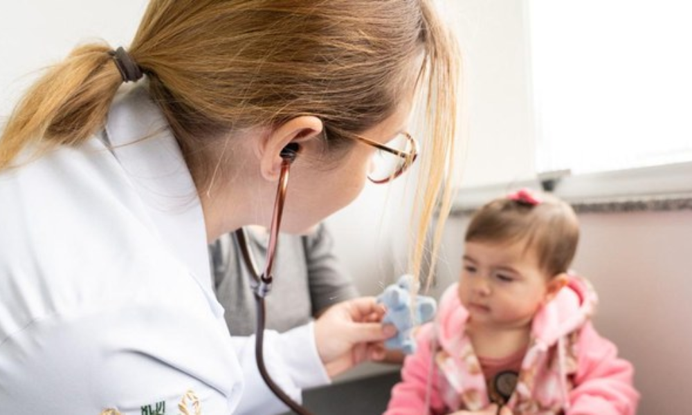 Ministério da Saúde libera R$ 100 milhões para reforçar atendimento a crianças com vírus respiratórios no SUS