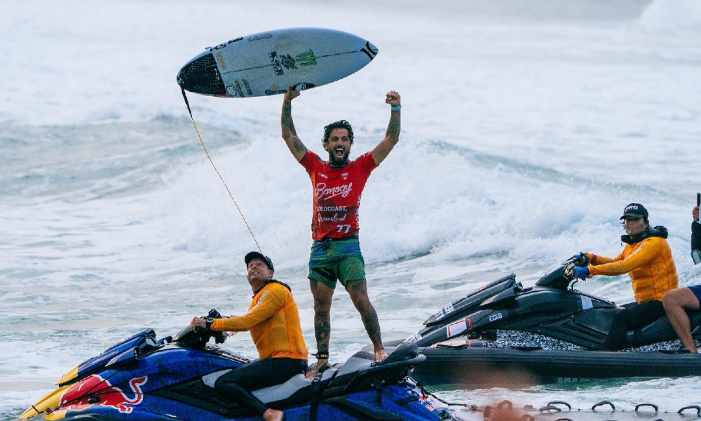 Filipe Toledo é bicampeão mundial de surfe na Austrália