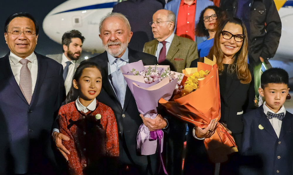 Lula desembarca em Pequim para participar do fórum China-Celac