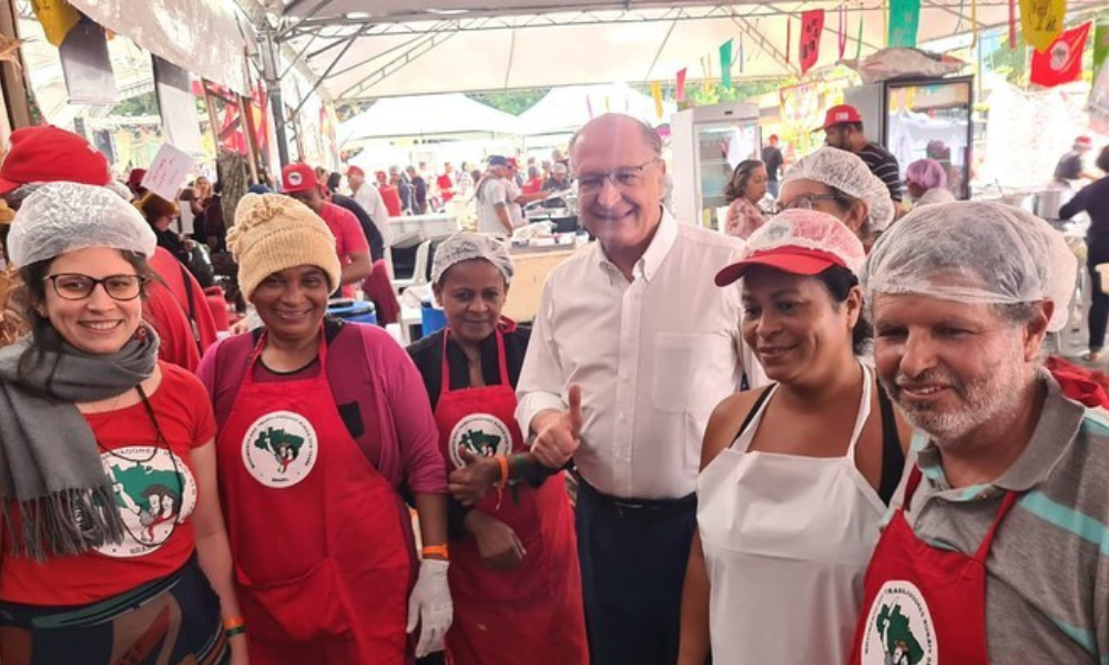 Torcemos para que dê certo a conversa entre Estados Unidos e China, diz Alckmin em feira do MST