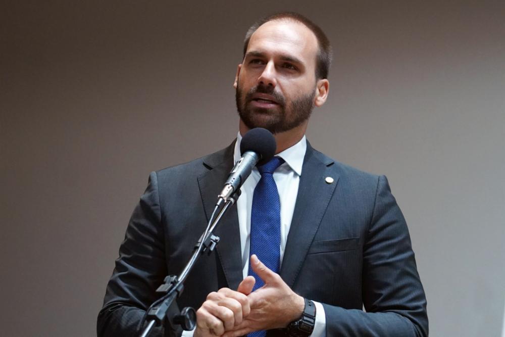 Oposição ainda estuda como reagir à nova decisão de Moraes contra Eduardo Bolsonaro
