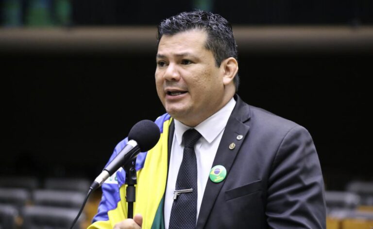 Câmara pede suspensão do mandato de Gilvan da Federal por ofensa a Gleisi Hoffmann
