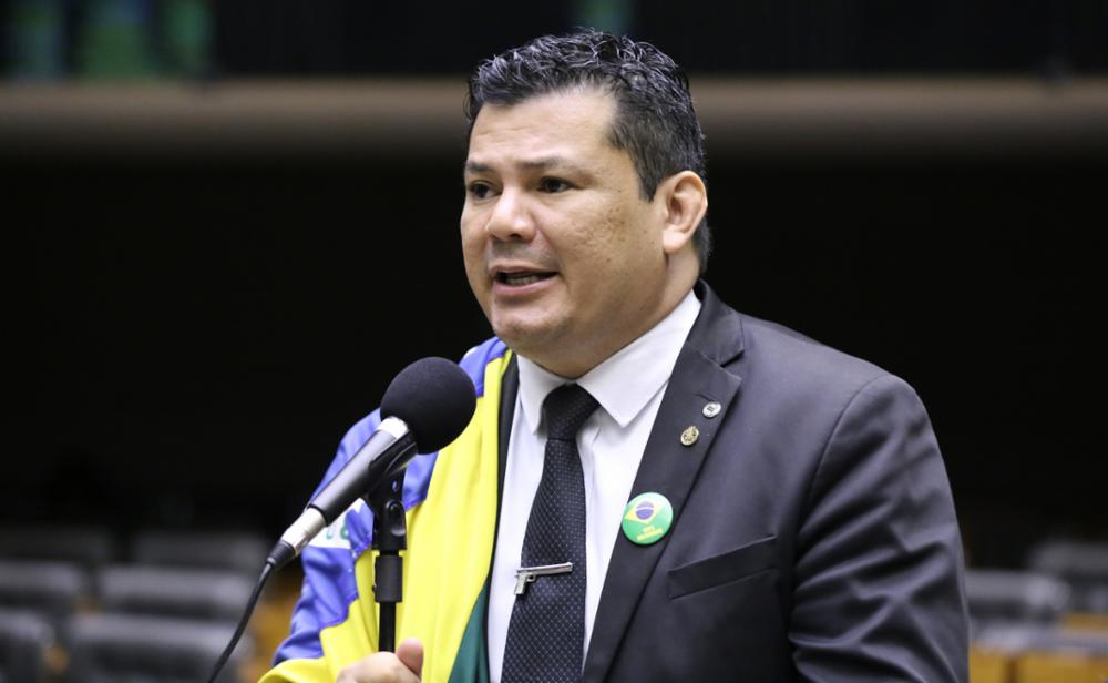 Câmara pede suspensão do mandato de Gilvan da Federal por ofensa a Gleisi Hoffmann