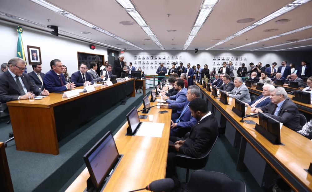 Zucco pede a demissão de assessor especial do Ministério da Agricultura, Fávaro sai em defesa e clima esquenta na Câmara