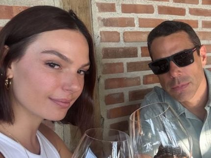 Antes de lua de mel na Itália, Isis Valverde e Marcus Buaiz curtem romance no Rio