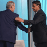 Bolsonaro encontra com candidato de Ciro e ensaia palanque para 2026
