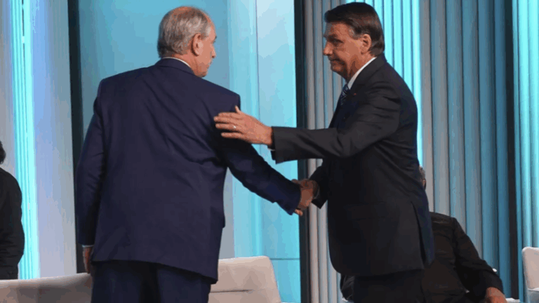 Bolsonaro encontra com candidato de Ciro e ensaia palanque para 2026
