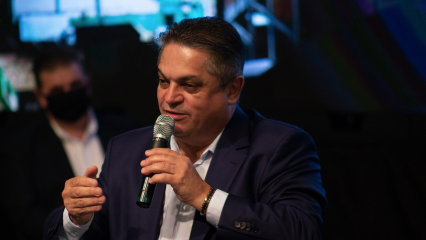 Prefeito propõe internação compulsória a quem levar bebê reborn a hospital