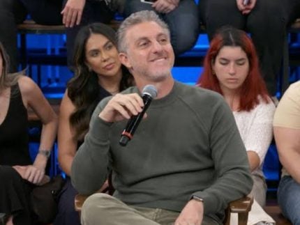 Em meio à polêmica da ex-nora, Luciano Huck dá dica de leitura obrigatória