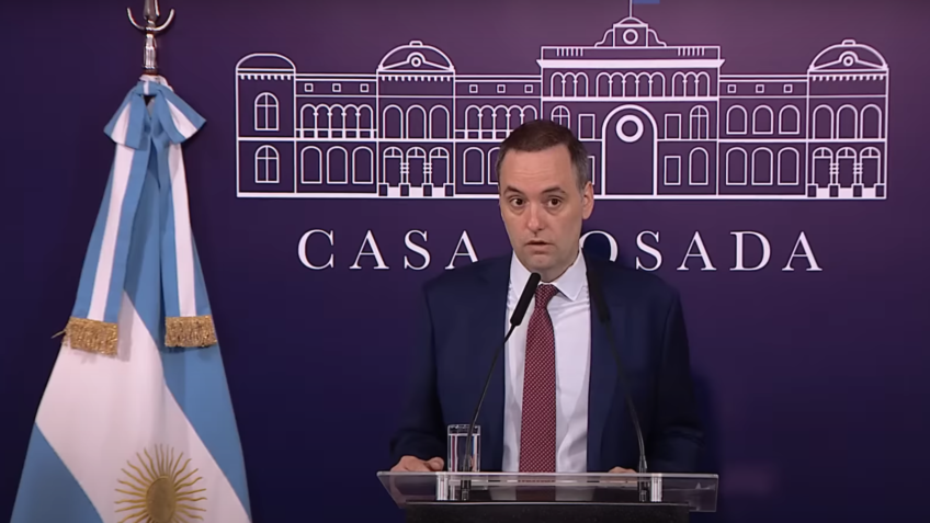 Argentina anuncia restrições e taxas para imigrantes