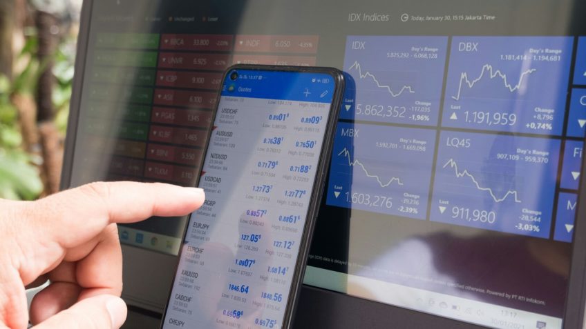 Bolsas asiáticas fecham em alta após China acenar sobre tarifaço