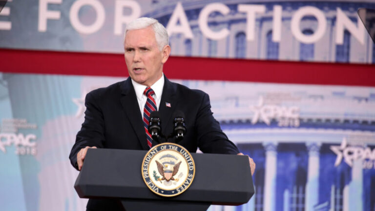 Ex-vice de Trump critica tarifas, Rússia e 6 de Janeiro