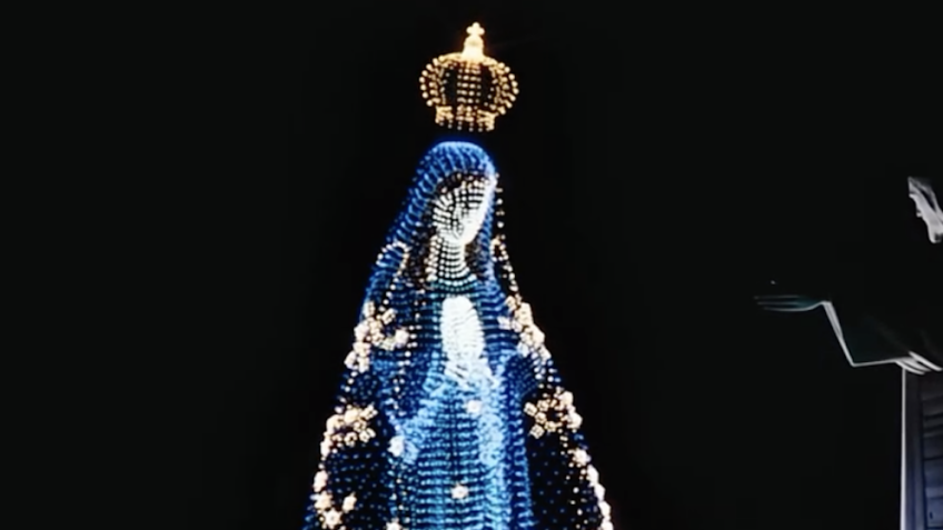Nossa Senhora é projetada no Cristo Redentor