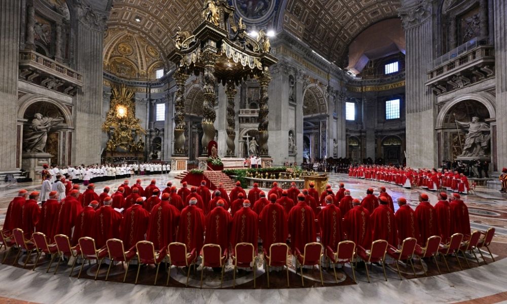 Do pontificado mais longo ao papa mais jovem: relembre os papados ao decorrer dos anos