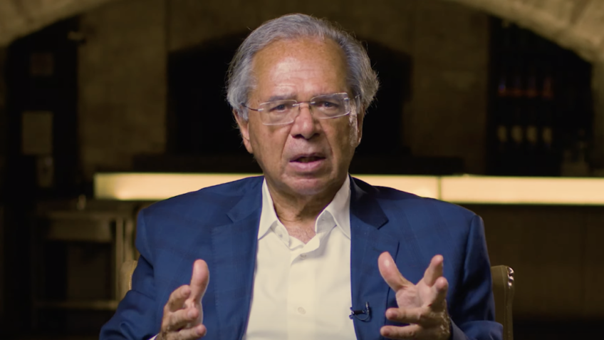 Paulo Guedes é aplaudido de pé em evento em Nova York