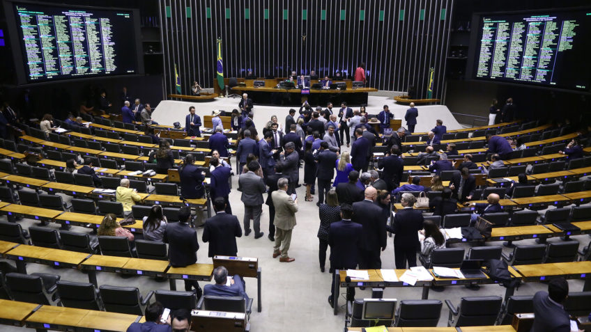 Saiba como votaram deputados no de vagas na Câmara