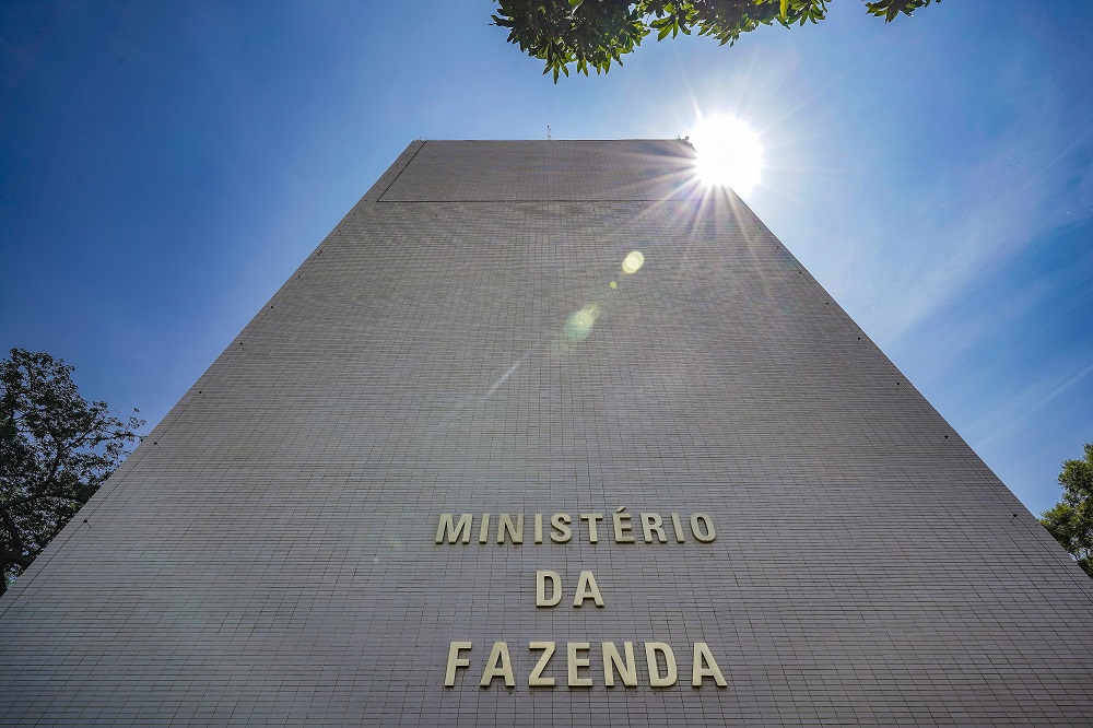 Ministério da Fazenda eleva previsão para o crescimento do PIB de 2,3% para 2,4%