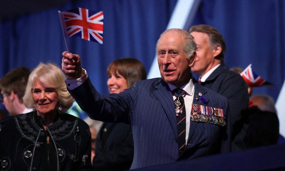 Rei Charles III homenageia soldados que morreram na Segunda Guerra Mundial: ‘Nunca os esqueceremos’
