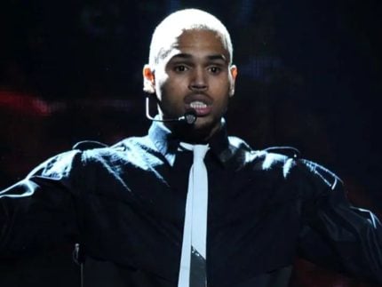 Chris Brown permanece preso até a próxima audiência; Saiba a data