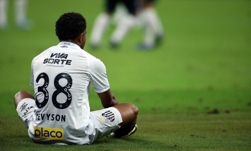 Santos sofre terceira derrota consecutiva no Brasileirão e não sai da zona de rebaixamento