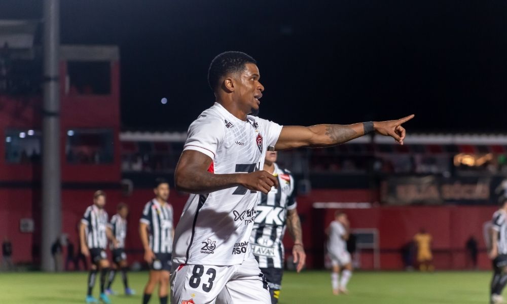 Santos bate Vitória e vence a primeira na gestão Cleber Xavier
