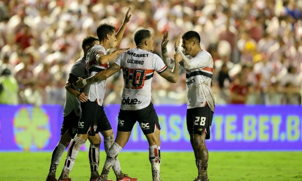 Em jogo com expulsões no primeiro tempo, São Paulo vence Náutico e avança às oitavas da Copa do Brasil
