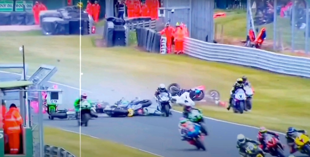 Dois pilotos morrem em acidente na Superbike britânica