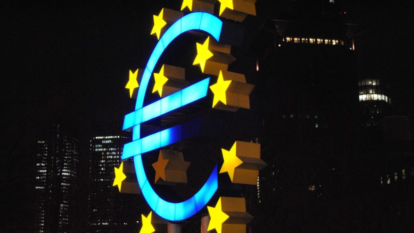 Zona do Euro tem superavit comercial de € 36,8 bi em março