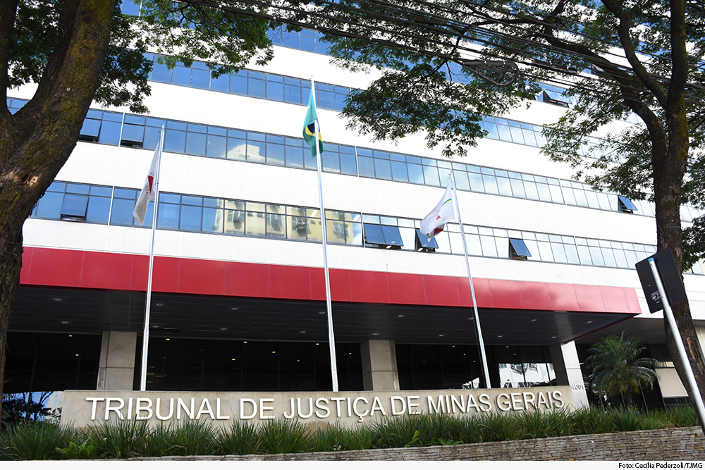 Justiça de Minas condena homem por ameaçar deputadas