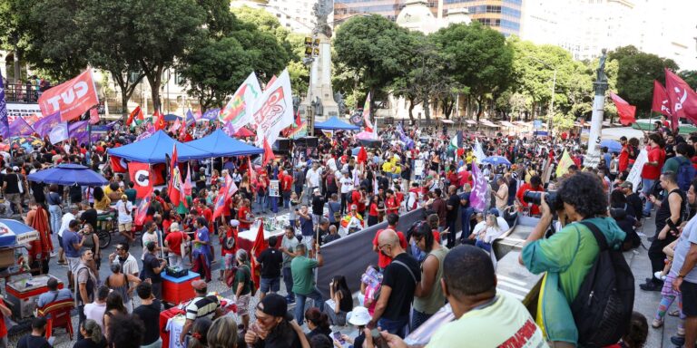 Fim da escala 6×1 une movimentos no ato de 1º de Maio no Rio