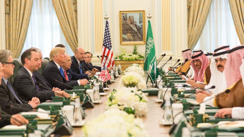 Trump leva bilionários à Arábia para alavancar investimentos