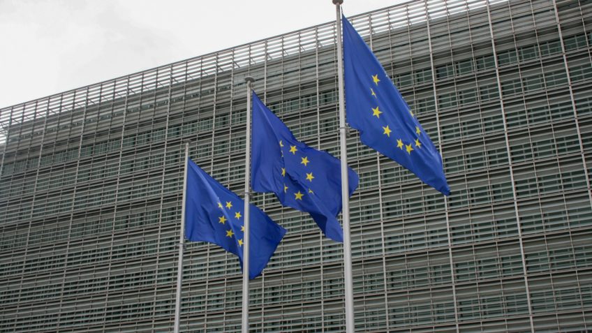 UE lança plano para facilitar comércio interno após tarifas dos EUA