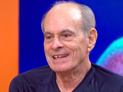 Ney Matogrosso diz que já arrancou pedaço da mão de um homem em terapia