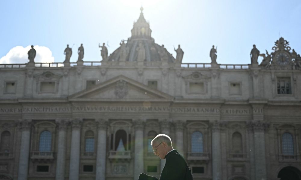 Vaticano divulga horários das votações no conclave e revela horário da primeira fumaça