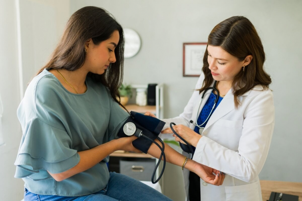 Veja os riscos da hipertensão precoce e como proteger a saúde