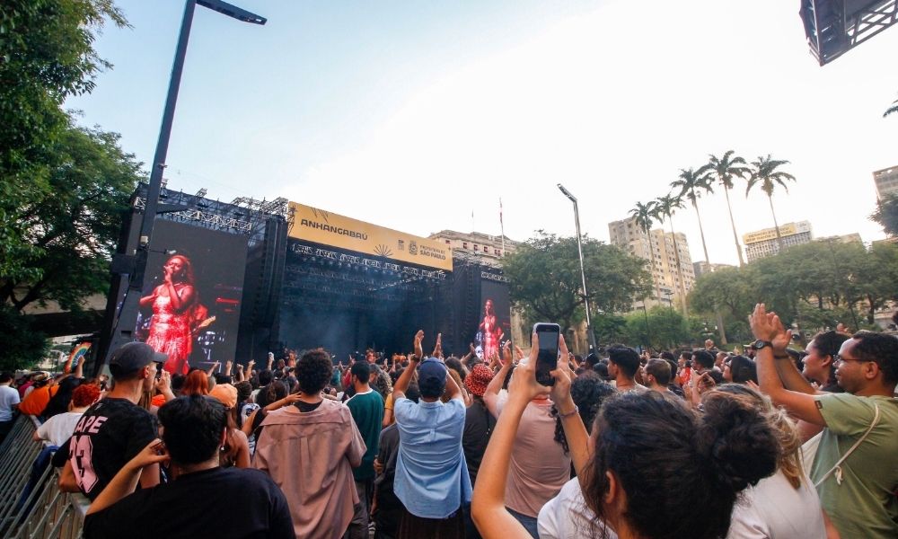 Virada Cultural: segurança ganha elogios, mas limpeza deixa a desejar