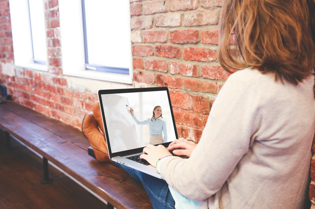 Aprendemos mais do EAD ou presencial? Quais serão os impactos nos cursos superiores de TI?
