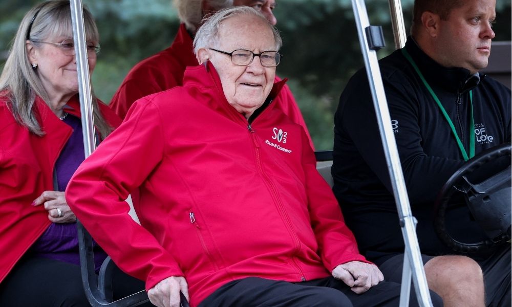 Warren buffett anuncia aposentadoria e recebe ovação de 10 minutos do mercado financeiro