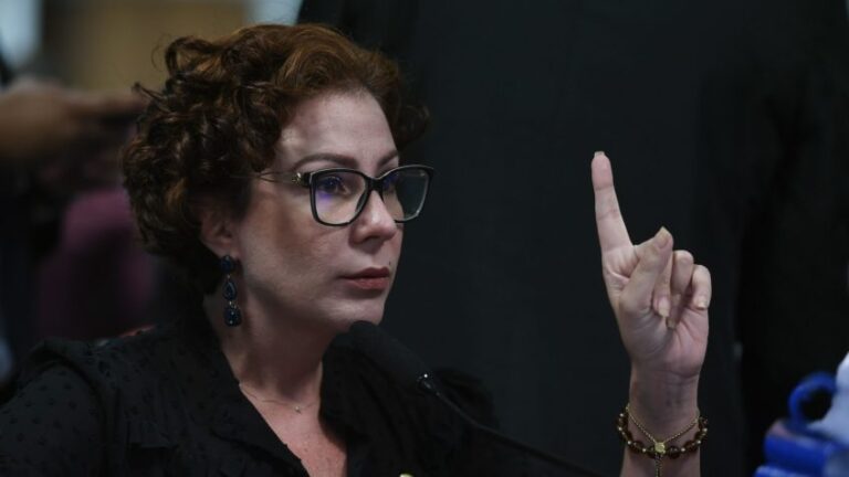 Zambelli deixa o Brasil após ser condenada pelo STF