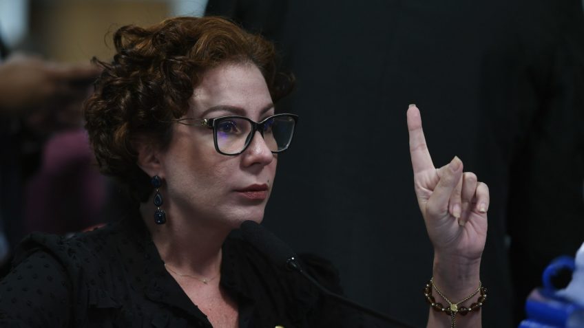 Maioria do STF condena Carla Zambelli a 10 anos de prisão