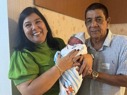 Zeca Pagodinho comemora nascimento do sétimo neto, Benício