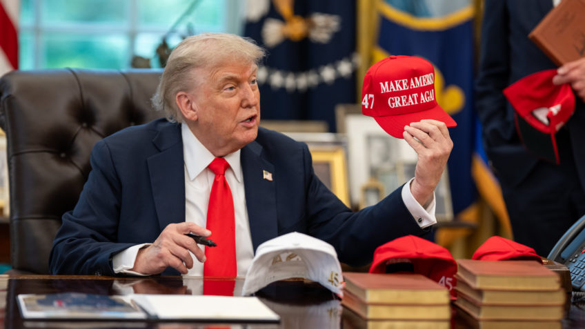 Trump ordena novas operações anti-imigração em 3 cidades