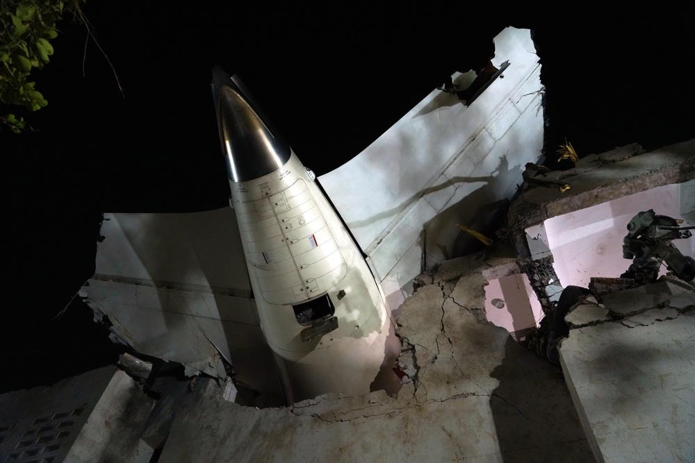 Sobe para 279 o número de mortos em acidente com Boeing 787 na Índia